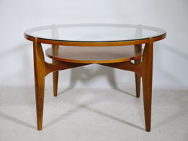 Vintage Design Couchtisch von Wilhelm Renz aus Nussbaum und Glas, 60er Jahre