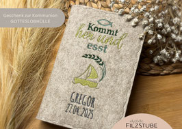 Gotteslobhülle • Gebetbuchhülle Kommt her und esst mit Name Boot, Fisch und Ähre Musterfoto: Filz beige/beige Motiv oliv/old green/tannengrün Name/Datum dunkelgrau Schriftart Ink Free ohne Verschluss