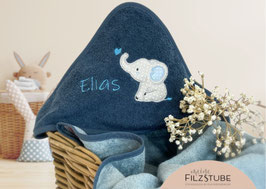 Kapuzenhandtuch mit Name Elefant Babyhandtuch Babykapuzenbadetuch Musterfoto: Handtuchfarbe rauchblau Elefant hellgrau Ohr hellblau I Name türkisblau I Schriftart Ink Free