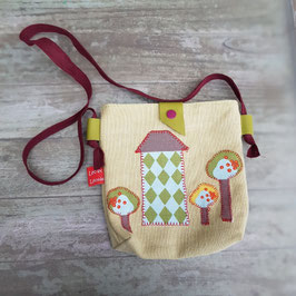 Petit sac pour enfant en  toile verte avec une maison et 3 pommiers