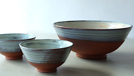 Schalen aus rotem Ton