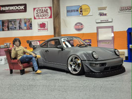 1/18 Porsche 911 (964) RWB mit Figur Akira-Nakai Umbau Tuning