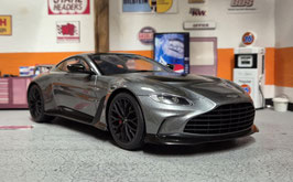 1/18 Aston Martin V12 Vantage GT Spirit