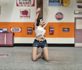 1/18 Girl kniend mit Tuch American Diorama