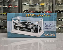 1/18 Kunststoffvitrine mit LED Beleuchtung weiss