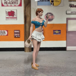 1/18 Girl mit weissem Minirock Atlantic