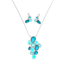 Schmuck-Set. Kette m. Anh. u. Ohrstecker.