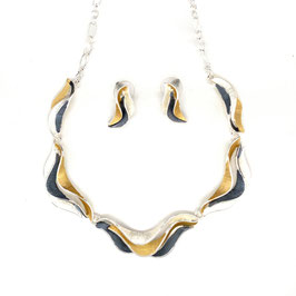 Schmuck-Set. Collier u. Ohrstecker. Tricolor.
