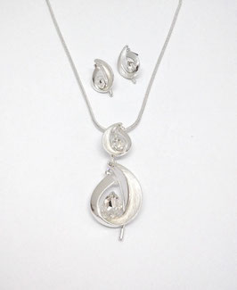 Schmuck-Set. Collier m. Ohrstecker. Silber. Farblose Marken-Kristalle.