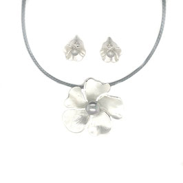 Schmuck-Set. Kette m. Anh. u. Ohrstecker. Silber. Perle.