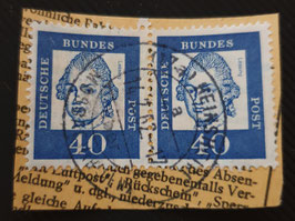 1961 bedeutende Deutsche 40 Pfennig blau waagerechtes Paar gebraucht auf Paketkartenabschnitt