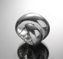 THE signature ring "Giant Kiss" made of 925 sterling silver