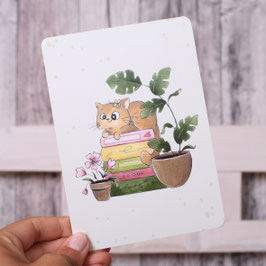 Postkarte "Katze auf Bücherstapel"