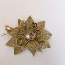 Brosche aus Jute
