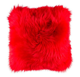 Coussin en fourrure naturelle de mouton teintée rouge