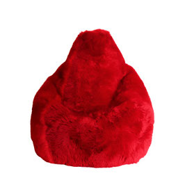 Bean bag en forme de poire en fourrure naturelle de mouton teintée rouge ferrari fabriqué en France