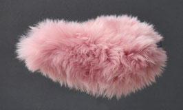 Couvre selle de mouton en peau de mouton teintée rose poudré à poils longs