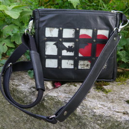 Kleine Crossbody-Tasche "Batlove" – Unikat mit Charakter