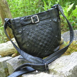 Kleine Crossbody-Tasche "Black Shell" – mit Lederflechtung
