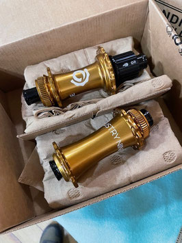 Industrynine MTB Solix Classic CL HUBS　28ホール ブロンズ 前後セット　MSフリー