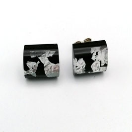 Ohrstecker schwarz mit Silbermetalleinschluss