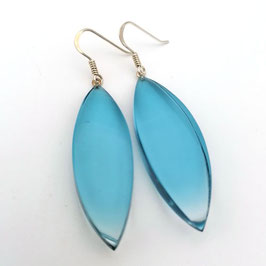Ohrhänger in Blütenform aquamarinblau- transparent