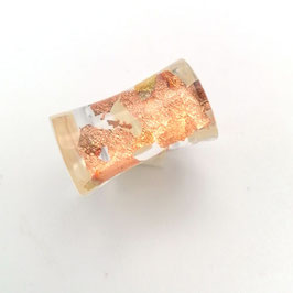 Ovaler Ring  transparent mit Kupfermetalleinschluss