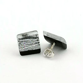 Ohrstecker silber Textileinschluss auf schwarz