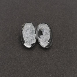 Ohrstecker oval und konvex geschliffen mit transparentem Silbermetalleinschluss