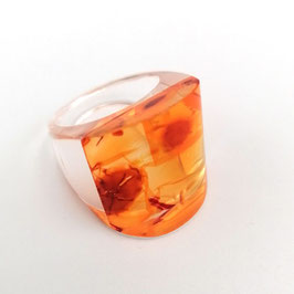 Unikatring orange transparent coloriert in schlichter Sattelform