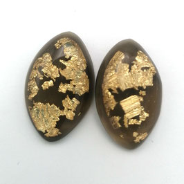 Ohrstecker taupe mit Goldmetalleinschluss in Olivenform