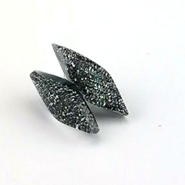 Ohrstecker silber Textileinschluss auf schwarz