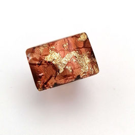 Zierlicher Ring  in rechteckiger geschliffener Form, coloriert in braunen Erdtönen mit Goldmetalleinschlüssen