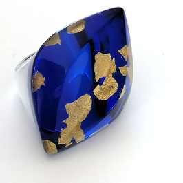 royalblau- transparenter Ring mit Goldmetalleinschluss