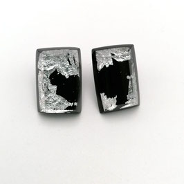 Ohrstecker schwarz mit Silbermetalleinschluss in rechteckiger Form