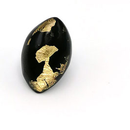 Ring  in ovaler Form schwarz mit Goldmetalleinschluss