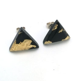 Ohrstecker, dreieckig schwarz mit Goldmetalleinschluss