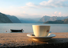 Postkarte: Grosse Tasse mit Aussicht