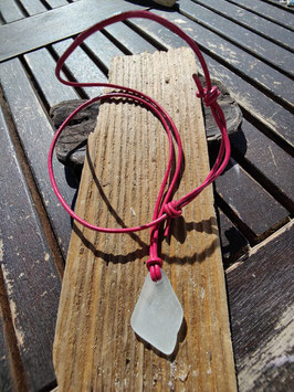 Echte Lederkette (Rindsleder) mit Schiebeknoten und echtem Seeglas (Pink)