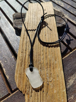 Echte Lederkette (Rindsleder) mit Schiebeknoten und echtem Seeglas (Schwarz)