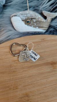 Schlüsselring in Herzform mit echtem Seeglas in Weiß und Anhänger " Anker " ( Rund)