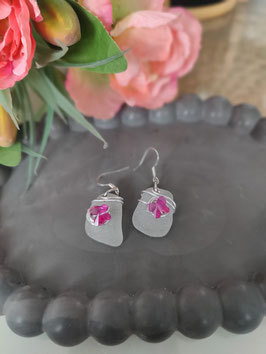 925-er Silber Ohrringe mit echtem Seeglas in Weiß und Swarovski Schmetterlinge in Pink