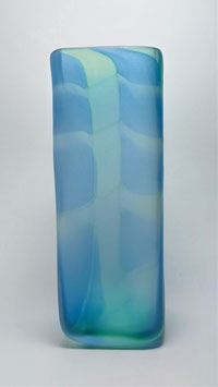 Vase, viereckig, aquablau, gesandstrahlt