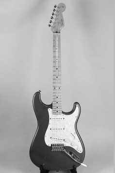 ★HOLD★Fender Japan ST