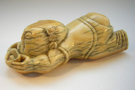 1843 China Elfenbeinschnitzerei Toggle Junge mit nacktem Po