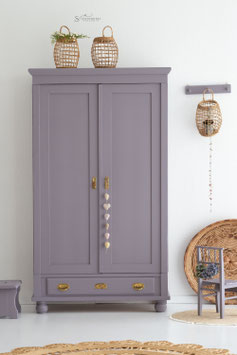 Antiker Kleiderschrank "Flora" in Lila