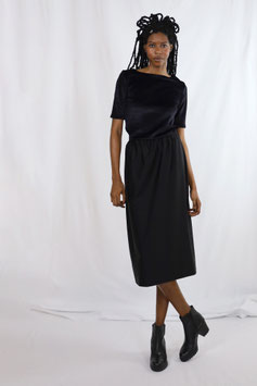 BASIC MIDI SKIRT BLACK