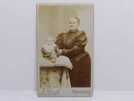 Photographie ancienne portrait d'une femme et d'un bébé 1900 / Antique photograph of a woman and a baby 1900s