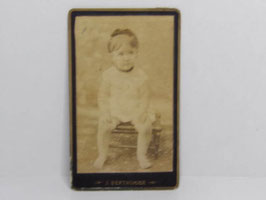Photographie ancienne d'une fillette 1900 / Antique photograph of a young girl 1900s