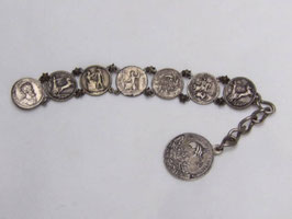Bracelet décoré de médailles religieuses / Bracelet decorated with religious medals